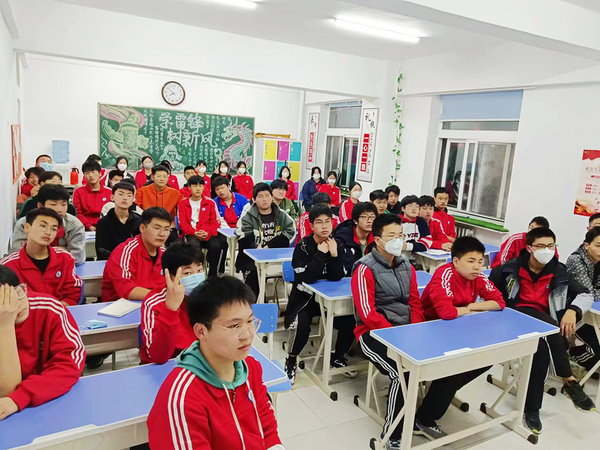 我校组织开展防范电信诈骗主题教育班会活动