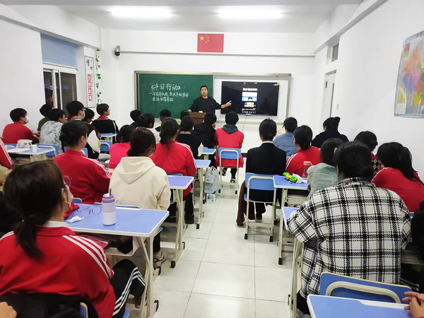 我校组织开展防范电信诈骗主题教育班会活动
