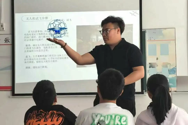 探索未来科技，启航无人机梦想——时代学校青少年无人机公开课等你来！